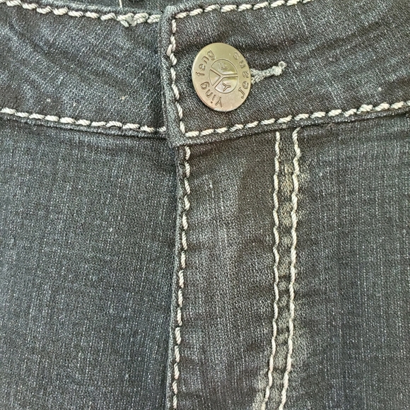 Black distressed Y& F jeans - Picture 4 of 9